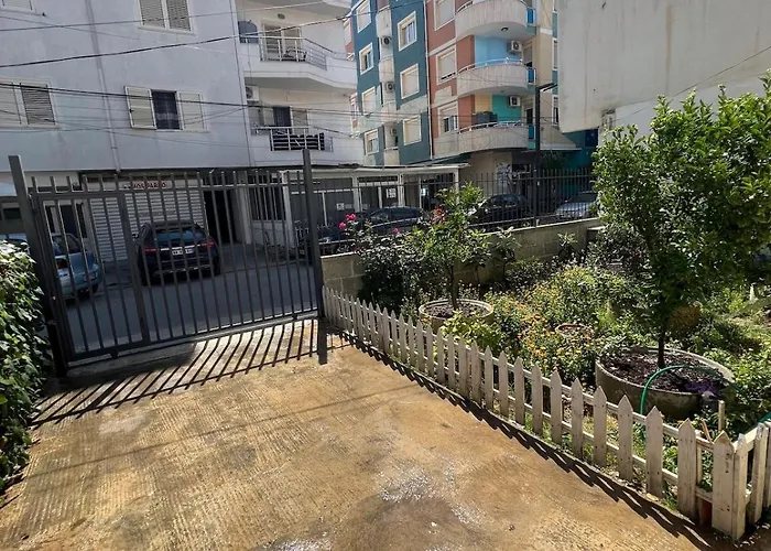 Kevin S House Casa de Férias Durrës